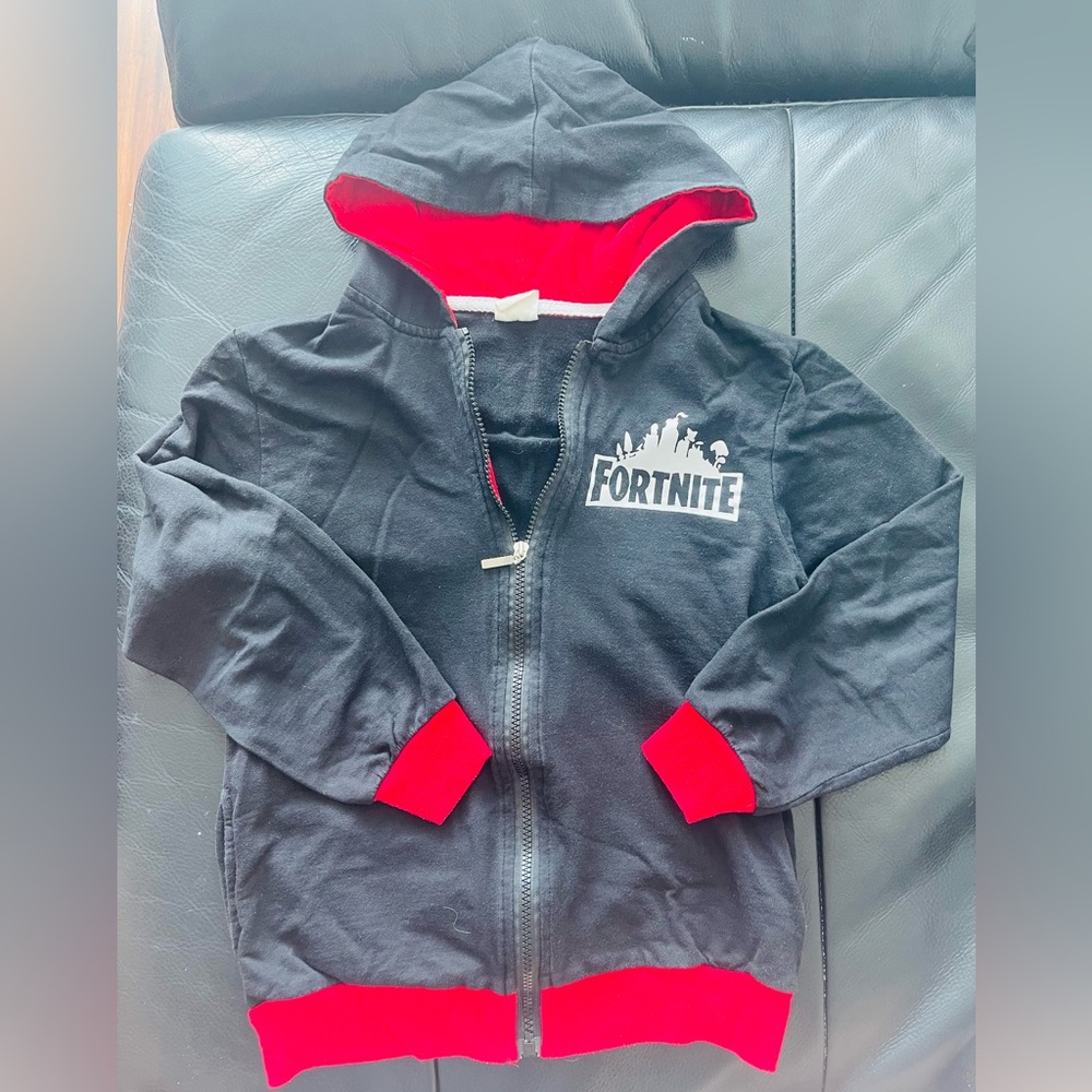 Kid’s Jacket. Fortnite design. Front zipper and pockets.